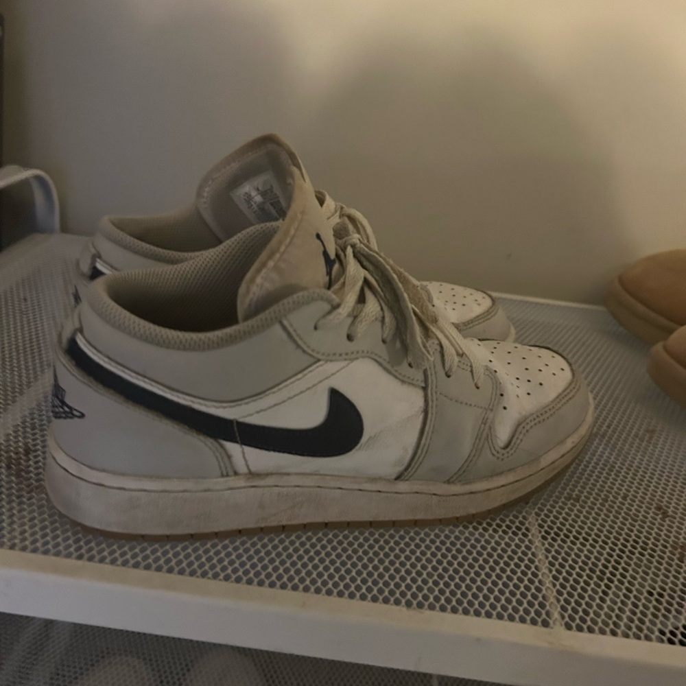 Nike Women’s Light Wolf Grey Sneakers Size 5.5 in Kids and Size in Women’s
